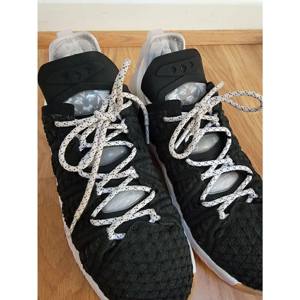 Nike LeBron XVIII GS Sneakers 6Y